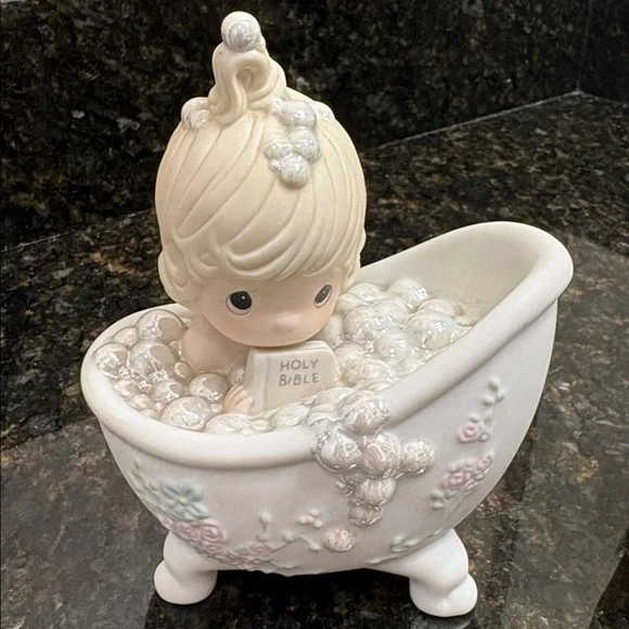 Precious moments a tub full of love he cleansed my soul bath bubbles figurine - Picture 2 of 13